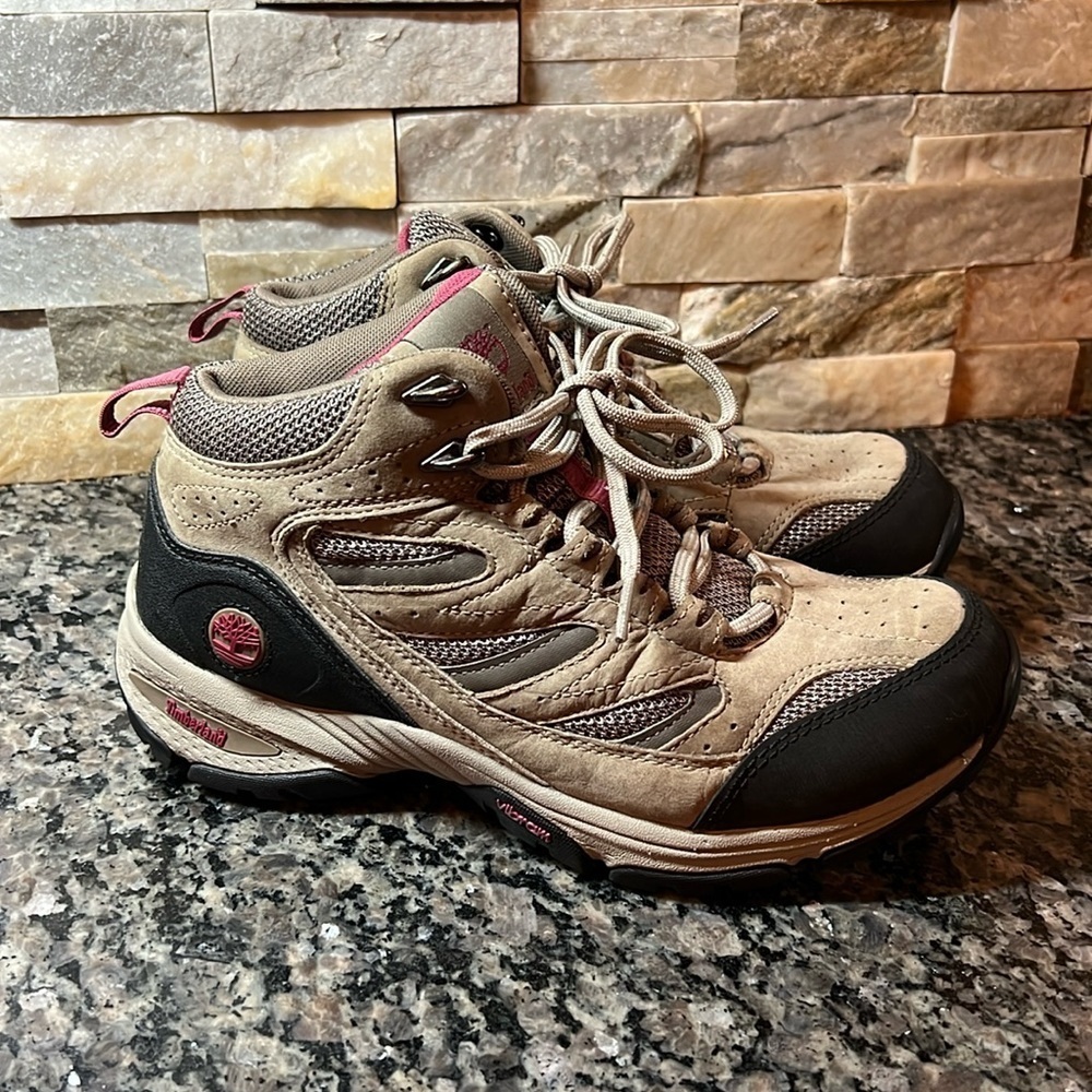 Timberland women’s hiking boots EUC 9.5